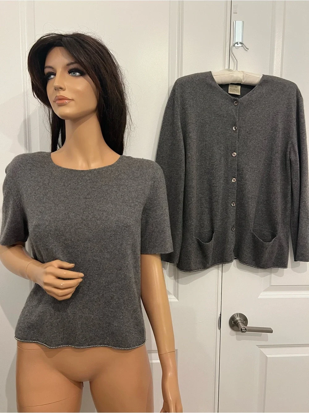 Vintage CHANEL '98A Chain Trim Cashmere Silk Gray Cardigan Sweater Twin Set Fr40
